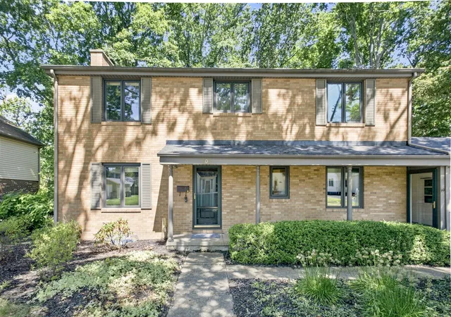 Photo 3 of Single family home for sale at 703 Comings Ave, St Joseph City Berrien, MI 49085 | MLS# 69026045554 | Listing updated on 2026-08-27