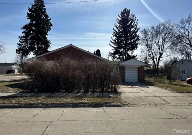 Listing Photo 5 - Condo for sale in building located at 27099 Demrick St, Roseville, MI 48066