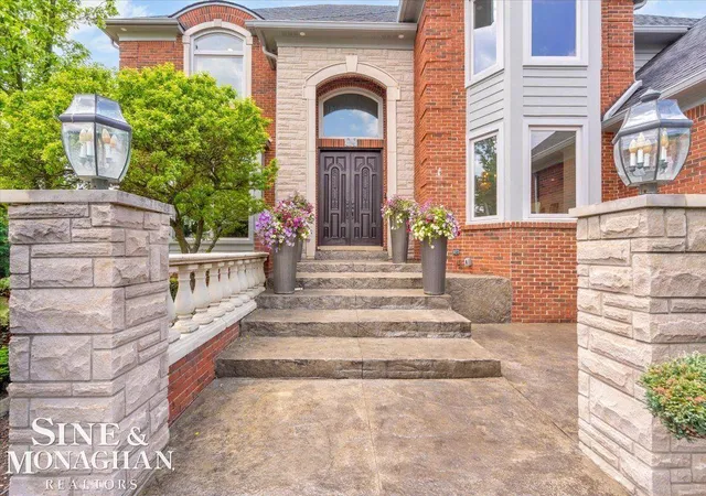 Photo 2 of Single family home for sale at 1289 Creek Pointe Dr, Rochester City Oakland, MI 48307 | MLS# 58050220039 | Listing updated on 2026-08-27