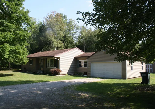 Photo 1 of Single family home for sale at 1807 W River Rd, Laketon Township Muskegon, MI 49445 | MLS# 65026045558 | Listing updated on 2026-09-03