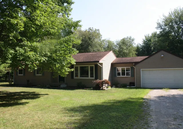 Photo 2 of Single family home for sale at 1807 W River Rd, Laketon Township Muskegon, MI 49445 | MLS# 65026045558 | Listing updated on 2026-09-03