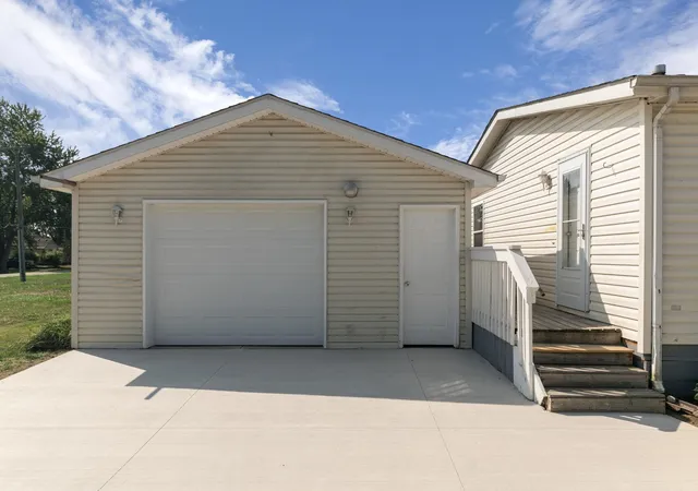 Photo 3 of Single family home for sale at 3761 Fox Chase Rd, Dryden Township Lapeer, MI 48428 | MLS# 58050220044 | Listing updated on 2026-08-28