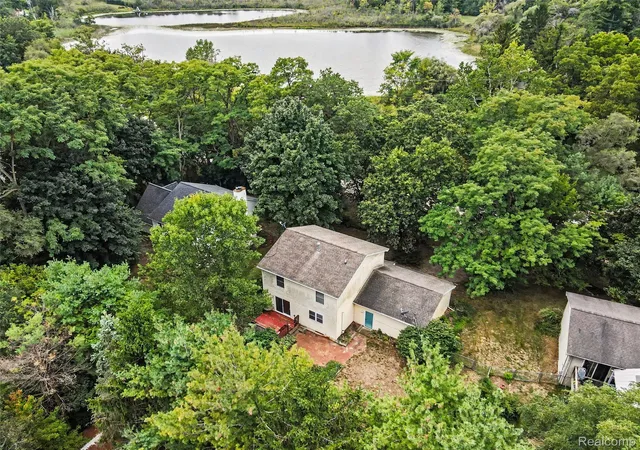 Photo 4 of Single family home for sale at 8565 Hamburg Rd, Hamburg Township Livingston, MI 48116 | MLS# 20261068936 | Listing updated on 2026-09-01