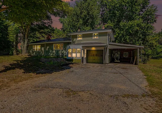 Photo 2 of Single family home for sale at 1012 N Evergreen Dr, Wilcox Township Newaygo, MI 49349 | MLS# 65026045564 | Listing updated on 2026-09-08