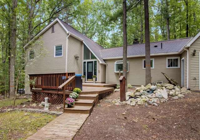 Photo 3 of Single family home for sale at 4176 Circle View Dr, Acme Township Grand Traverse, MI 49690 | MLS# 78080072926 | Listing updated on 2026-09-12