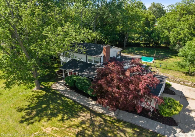 Photo 2 of Single family home for sale at 37480 Rhonswood Dr, Farmington Hills City Oakland, MI 48167 | MLS# 20261068950 | Listing updated on 2026-08-30