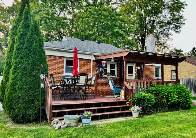Photo 2 of Single family home for sale at 2520 Barstow Rd, Lansing City Ingham, MI 48906 | MLS# 20261068954 | Listing updated on 2026-08-28