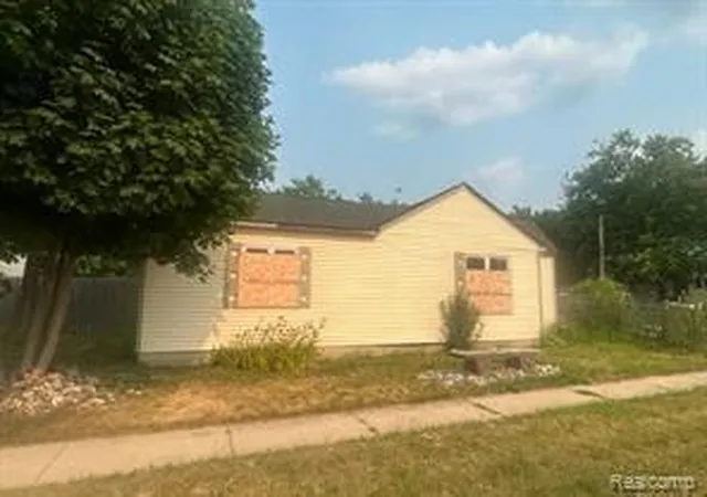 Photo 3 of Single family home for sale at 1373 Wells St, Genesee Charter Township Genesee, MI 48529 | MLS# 81026045573 | Listing updated on 2026-09-08