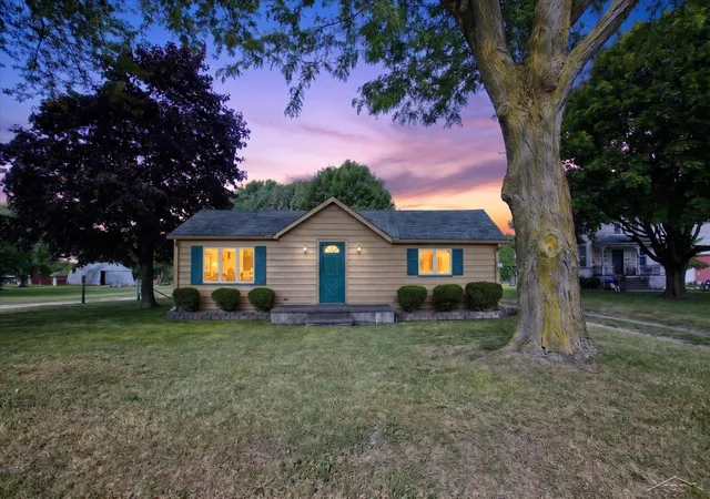 Single family home for sale at 727 N Beck St, SebewaingVillage_Huron, MI 48759 | MLS# 61050220050