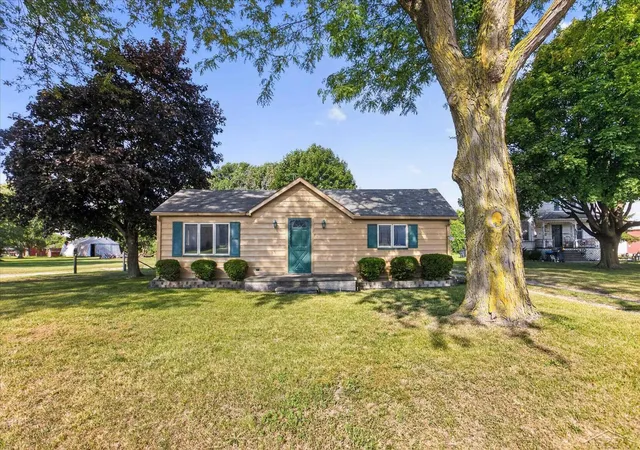 Photo 3 of Single family home for sale at 727 N Beck St, Sebewaing Village Huron, MI 48759 | MLS# 61050220050 | Listing updated on 2026-08-27