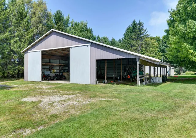 Photo 3 of Single family home for sale at 5773 Zue Rd, Mayfield Township Grand Traverse, MI 49620 | MLS# 78080072934 | Listing updated on 2026-09-06