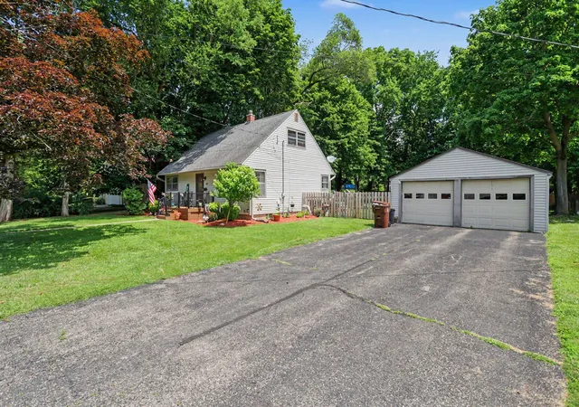 Photo 2 of Single family home for sale at 548 N Linden St, Marshall City Calhoun, MI 49068 | MLS# 64026045589 | Listing updated on 2026-09-10