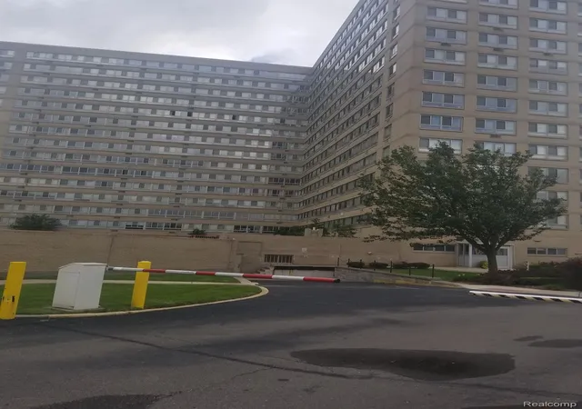 Photo 1 of Sale Pending at 8900 E Jefferson Ave #1103, Detroit City Wayne, MI 48214 | MLS# 20261068965 | Listing updated on 2026-09-09