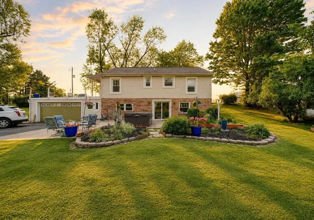 Photo 2 of Single family home for sale at 6541 Ackerson Lake Rd, Napoleon Township Jackson, MI 49201 | MLS# 65026045596 | Listing updated on 2026-09-18