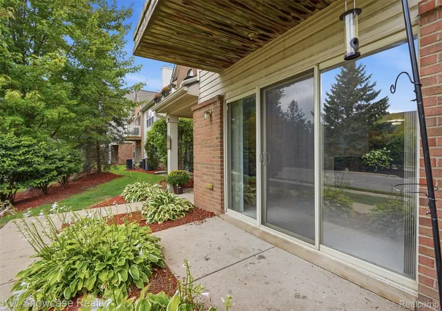 Listing Photo 4 - Condo for sale in building located at 340 Brookfield Dr, Westland, MI 48185