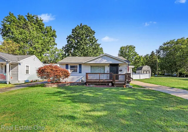 Photo 2 of Single family home for sale at 543 Atwater St, Lake Orion Village Oakland, MI 48362 | MLS# 20261068975 | Listing updated on 2026-09-06