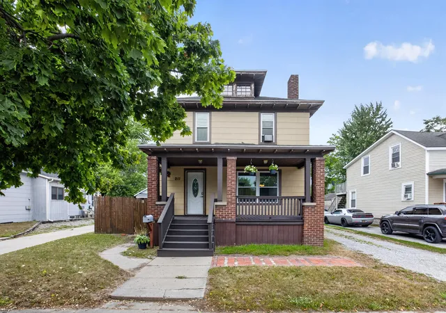 Photo 1 of Single family home for sale at 211 S Dean St, Bay City City Bay, MI 48706 | MLS# 81026045610 | Listing updated on 2026-08-28