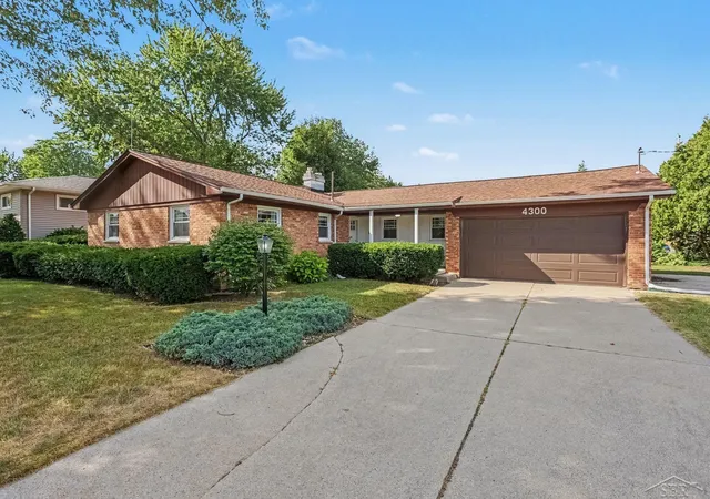 Photo 2 of Single family home for sale at 4300 Clement Dr, Saginaw Charter Township Saginaw, MI 48603 | MLS# 61050220061 | Listing updated on 2026-08-27