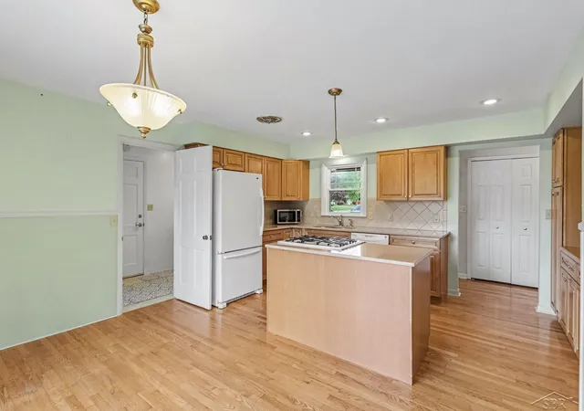 Photo 4 of Single family home for sale at 4300 Clement Dr, Saginaw Charter Township Saginaw, MI 48603 | MLS# 61050220061 | Listing updated on 2026-08-27