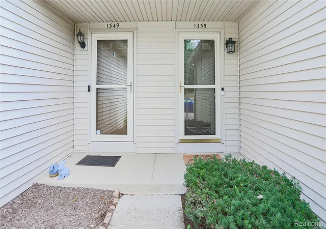 Photo 2 of Condo for sale at 1355 Lochaven Rd, Waterford Charter Township Oakland, MI 48327 | MLS# 20261068986 | Listing updated on 2026-09-13