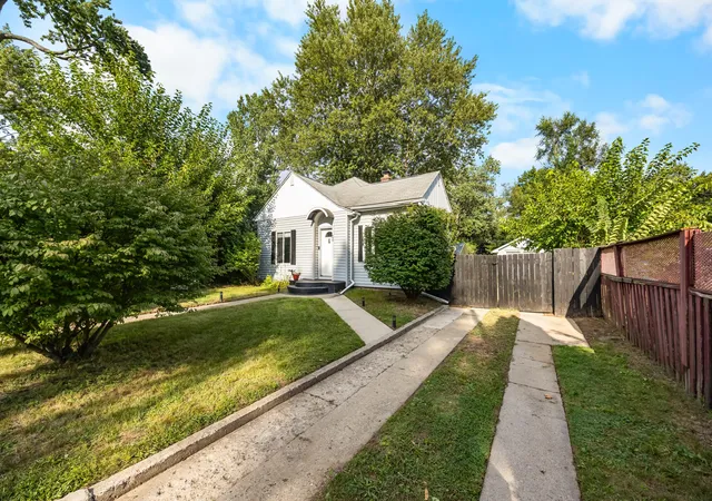 Photo 3 of Single family home for sale at 948 N Prospect Rd, Ypsilanti Charter Township Washtenaw, MI 48198 | MLS# 81026045616 | Listing updated on 2026-09-01