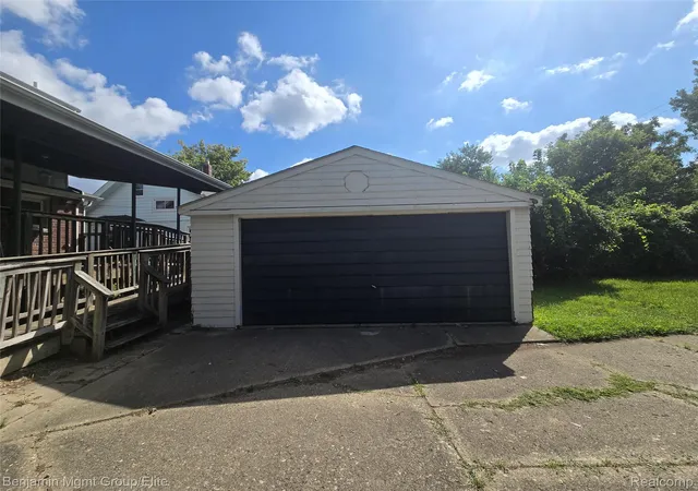 Photo 4 of Single family home for sale at 16504 E 10 Mile Rd, Eastpointe City Macomb, MI 48021 | MLS# 20261068994 | Listing updated on 2026-09-04