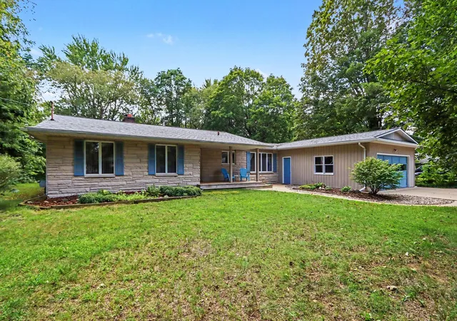 Photo 1 of Sale Pending at 3034 Springbrook Dr, Cooper Charter Township Kalamazoo, MI 49004 | MLS# 66026045628 | Listing updated on 2026-09-02