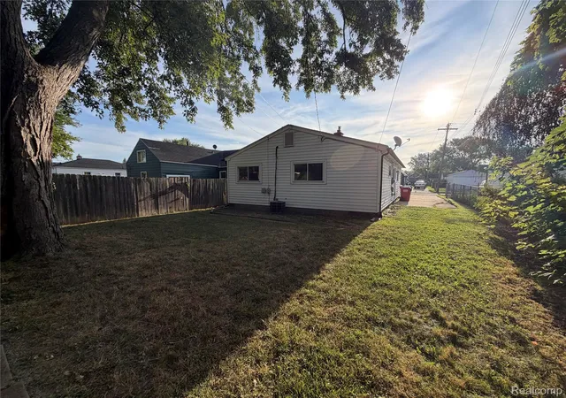 Photo 3 of Single family home for sale at 26039 Clancy St, Roseville City Macomb, MI 48066 | MLS# 20261069006 | Listing updated on 2026-09-09