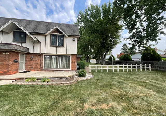 Photo 1 of Condo for sale at 32450 Barclay Sq, Warren City Macomb, MI 48093 | MLS# 20261069005 | Listing updated on 2026-09-04