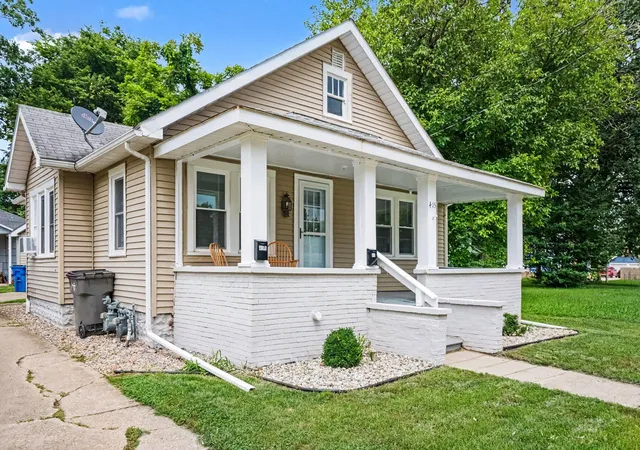 Photo 2 of Single family home for sale at 415 4155 Clay St, Niles City Berrien, MI 49120 | MLS# 69026045642 | Listing updated on 2026-08-31