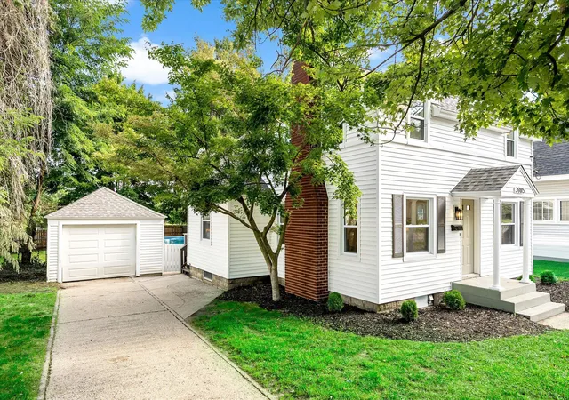 Photo 3 of Single family home for sale at 3985 Sw Prairie St Sw, Grandville City Kent, MI 49418 | MLS# 71026045634 | Listing updated on 2026-09-15