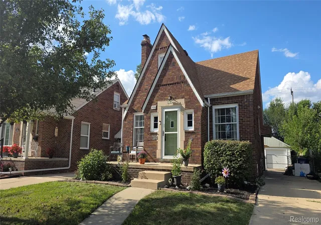 Photo 3 of Single family home for sale at 918 New York Ave, Lincoln Park City Wayne, MI 48146 | MLS# 20261069022 | Listing updated on 2026-09-10