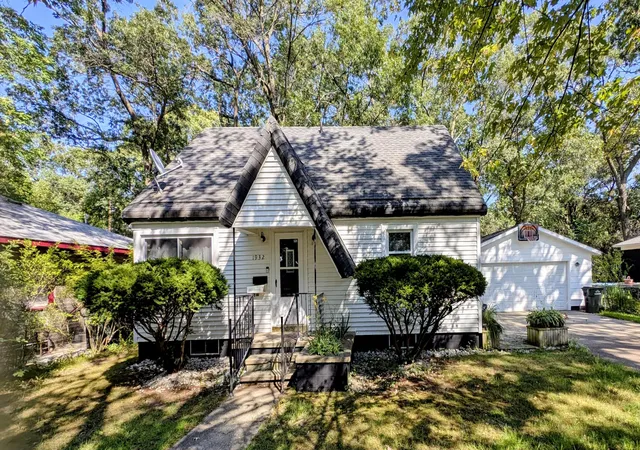 Photo 1 of Sale Pending at 1932 Elwood St, Muskegon City Muskegon, MI 49442 | MLS# 71026045653 | Listing updated on 2026-09-04