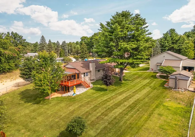 Photo 4 of Single family home for sale at 392 Gitchegumee Dr, Hanover Township Wexford, MI 49620 | MLS# 78080072942 | Listing updated on 2026-09-14