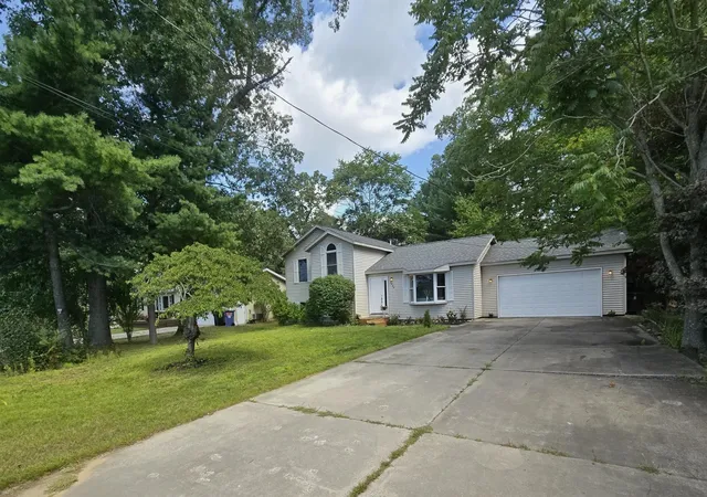 Photo 2 of Single family home for sale at 2046 N Roberts Rd, Muskegon Charter Township Muskegon, MI 49445 | MLS# 71026045655 | Listing updated on 2026-09-11