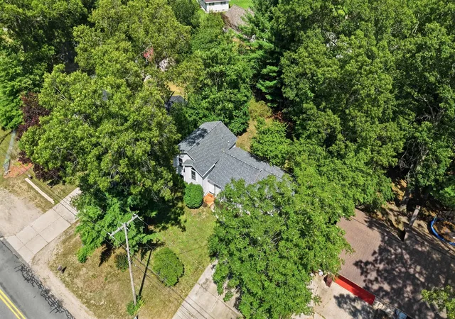 Photo 3 of Single family home for sale at 2046 N Roberts Rd, Muskegon Charter Township Muskegon, MI 49445 | MLS# 71026045655 | Listing updated on 2026-09-11
