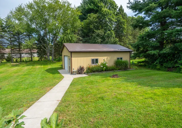 Photo 4 of Single family home for sale at 5685 Topanga Dr, Coloma Charter Township Berrien, MI 49038 | MLS# 69026045663 | Listing updated on 2026-09-18