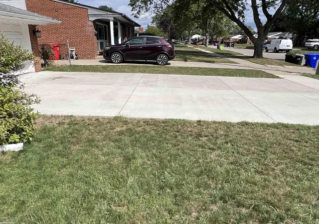 Photo 3 of Single family home for sale at 18285 Breezeway Dr, Fraser City Macomb, MI 48026 | MLS# 58050220088 | Listing updated on 2026-08-31