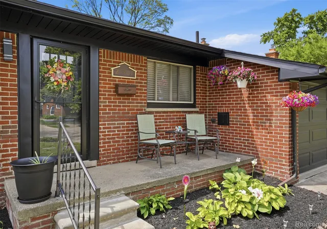 Photo 3 of Single family home for sale at 27407 Buckingham St, Livonia City Wayne, MI 48154 | MLS# 20261069037 | Listing updated on 2026-10-18
