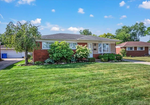 Photo 3 of Single family home for sale at 13814 Irvington Dr, Warren City Macomb, MI 48088 | MLS# 58050220091 | Listing updated on 2026-09-14