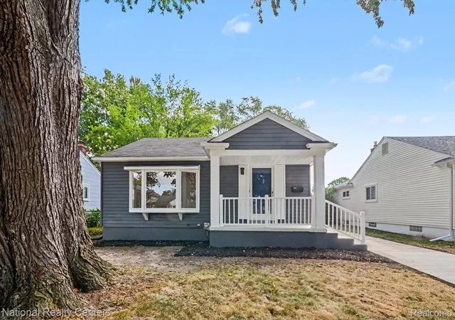 Photo 2 of Single family home for sale at 241 S Manitou Ave, Clawson City Oakland, MI 48017 | MLS# 20261069040 | Listing updated on 2026-09-13