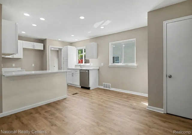 Photo 4 of Single family home for sale at 241 S Manitou Ave, Clawson City Oakland, MI 48017 | MLS# 20261069040 | Listing updated on 2026-09-13