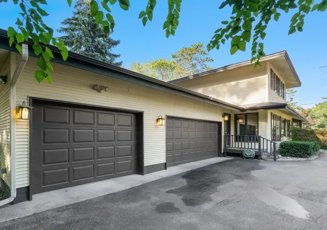 Photo 2 of Single family home for sale at 1100 Peninsula Dr, Traverse City City Grand Traverse, MI 49686 | MLS# 78080072945 | Listing updated on 2026-08-31