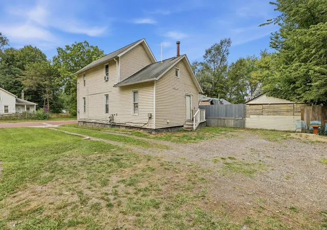Photo 4 of Single family home for sale at 1207 E Vine St, Kalamazoo City Kalamazoo, MI 49001 | MLS# 65026045683 | Listing updated on 2026-09-01