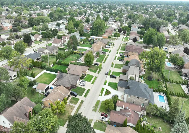 Photo 3 of Single family home for sale at 148 Rosemary St, Dearborn Heights, MI 48127 | MLS# 20261069051 | Listing updated on 2026-09-01