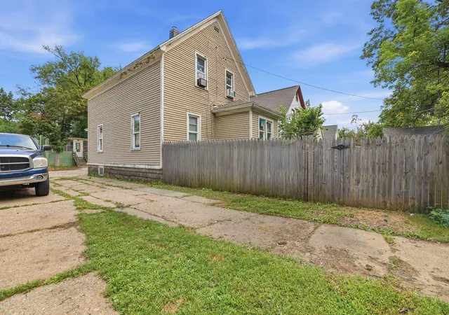 Photo 4 of Single family home for sale at 1612 Hays Park Ave, Kalamazoo City Kalamazoo, MI 49001 | MLS# 65026045691 | Listing updated on 2026-09-01