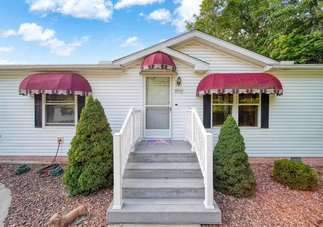 Photo 3 of Single family home for sale at 800 Missouri River Dr, Adrian City Lenawee, MI 49221 | MLS# 81026045696 | Listing updated on 2026-08-28