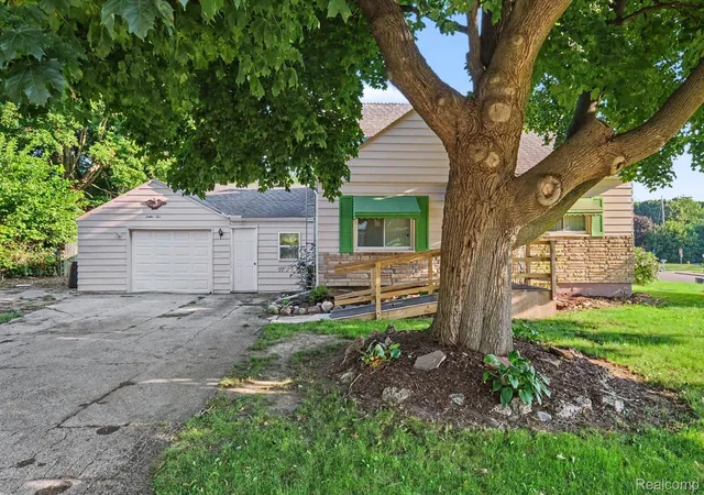 Photo 1 of Single family home for sale at 1210 Simca St, Flint Charter Township Genesee, MI 48507 | MLS# 20261069061 | Listing updated on 2026-09-02