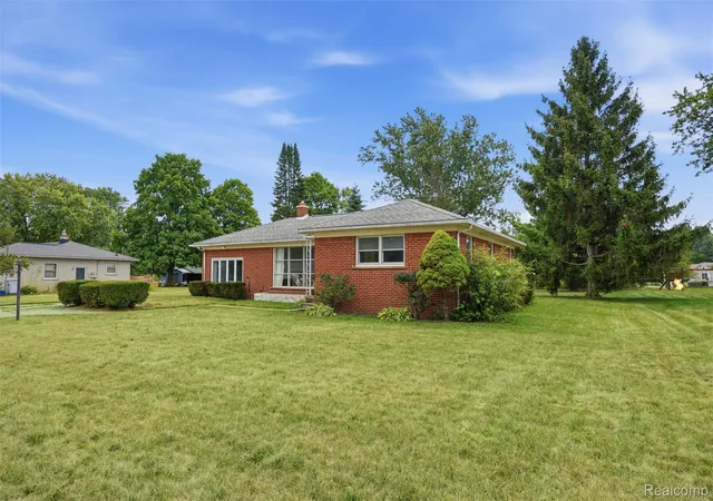 Photo 2 of Single family home for sale at 61305 Fairland Dr, Lyon Charter Township Oakland, MI 48178 | MLS# 20261069065 | Listing updated on 2026-09-15