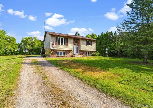 Photo 3 of Single family home for sale at 8491 E Mount Morris Rd, Richfield Township Genesee, MI 48463 | MLS# 20261069072 | Listing updated on 2026-09-13